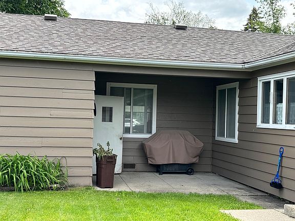 2nd image of 907 Arnold Ave N