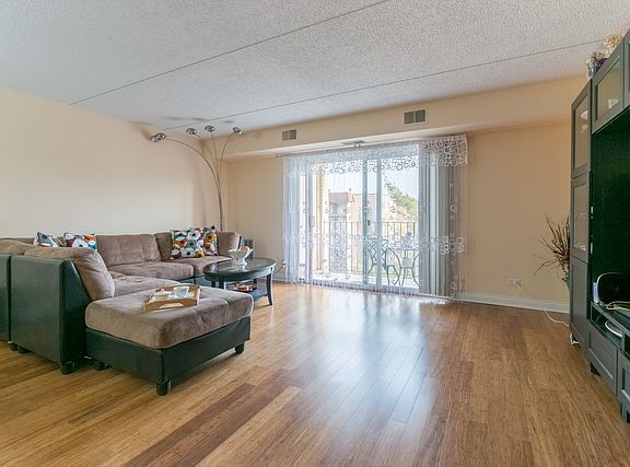 2nd image of 6460 W Belle Plaine Ave APT 410