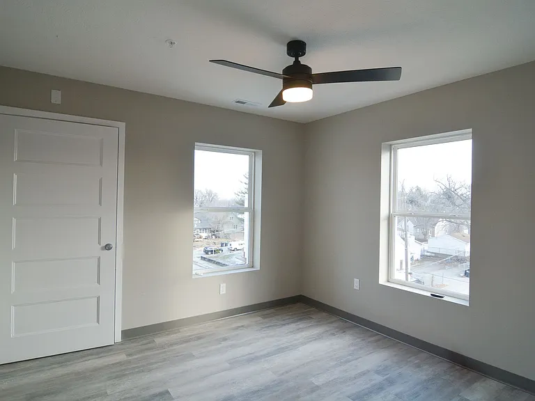 Hamilton Village Senior Suites — Photo 9