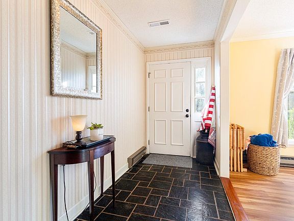 3rd image of 1805 Oakwood St
