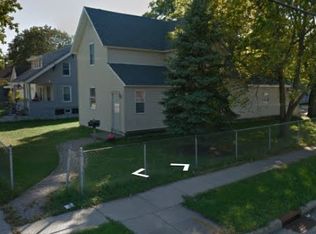 1050 9th St #1, Beloit, WI 53511