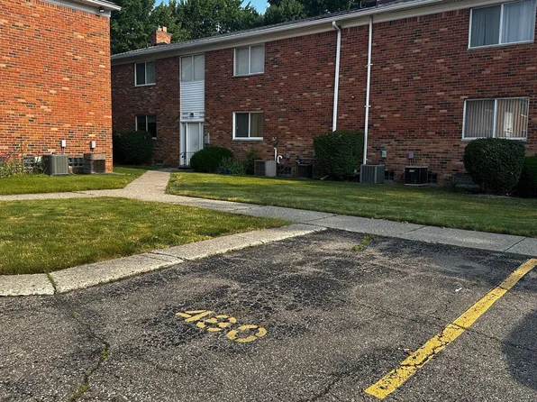 29480 Hoover Rd, Warren, MI 48093