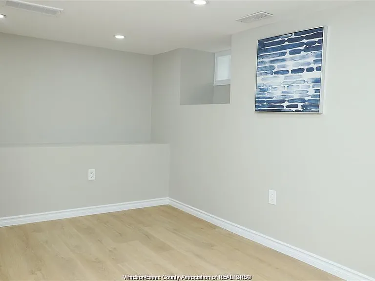 935 Langlois Ave #LOWER — Photo 9