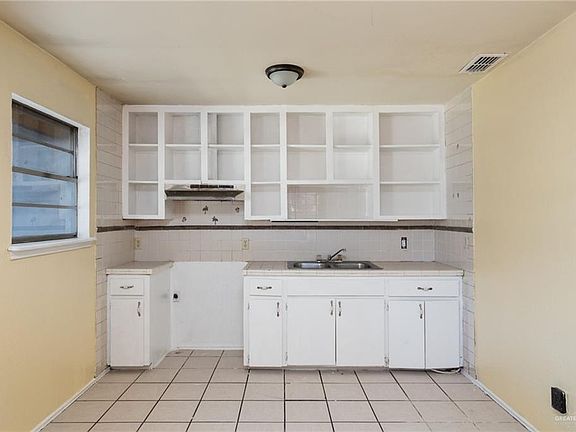 4th image of 921 E Los Ebanos St