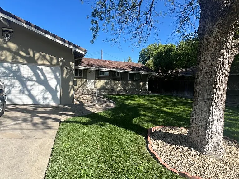 1905 Silvaire Dr — Photo 1