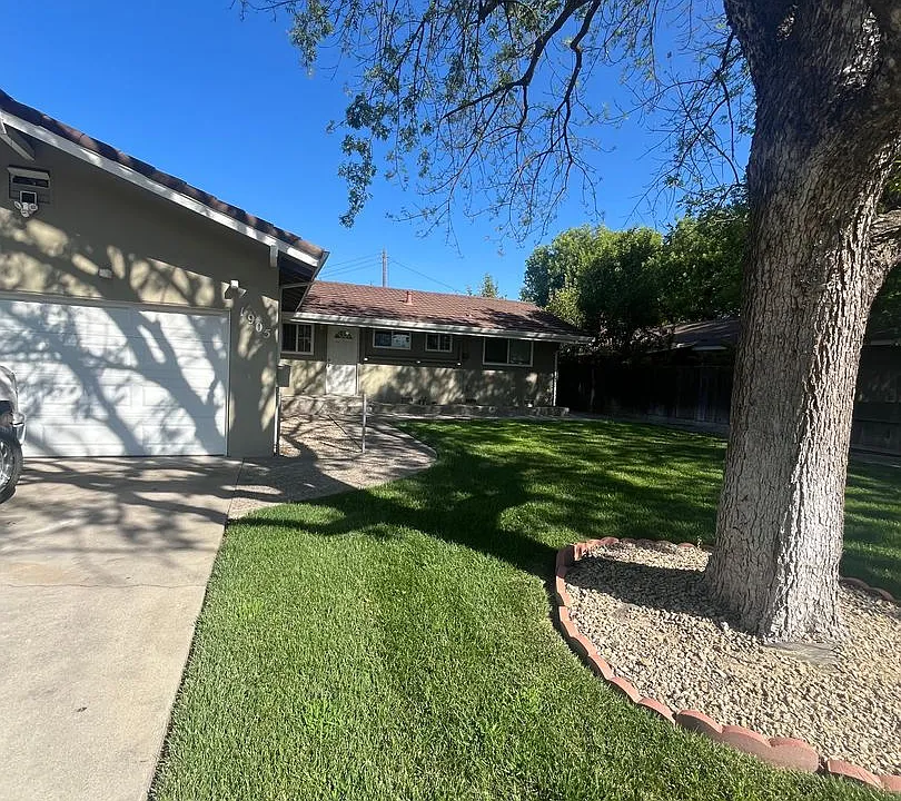 1905 Silvaire Dr