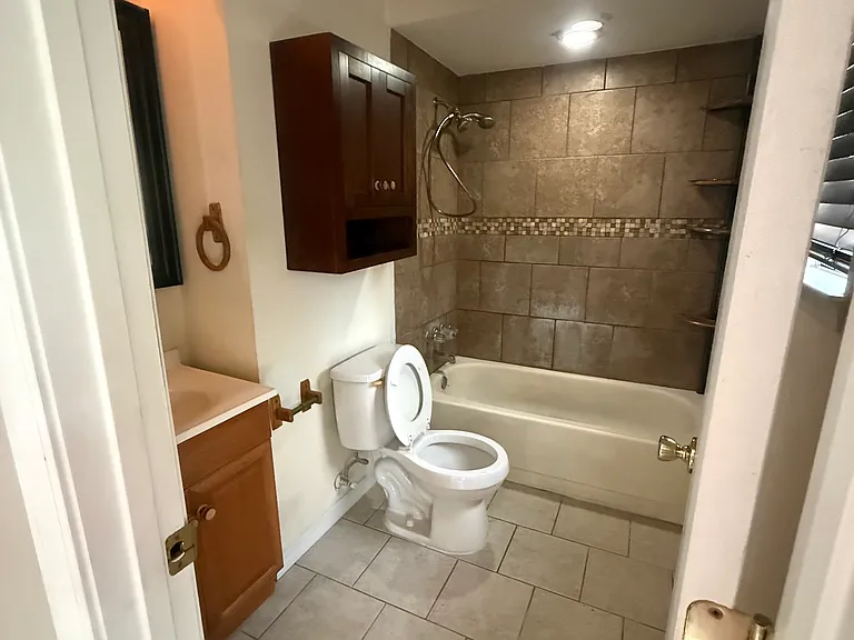 927 Sweetgum Dr — Photo 3