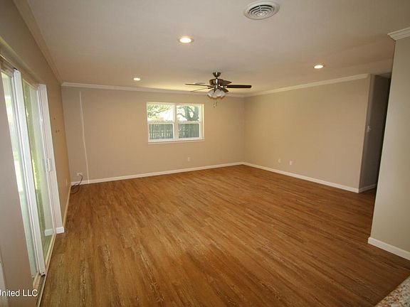 5th image of 842 Auburn Dr