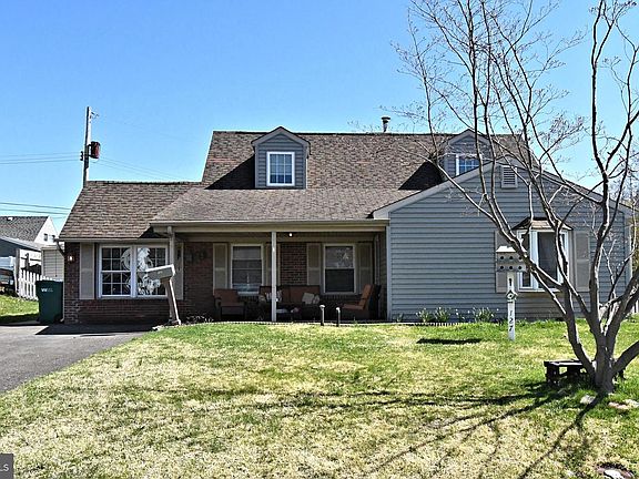 2nd image of 127 Hedge Rd