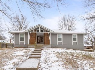 524 NW Brad Cir, Blue Springs, MO 64014