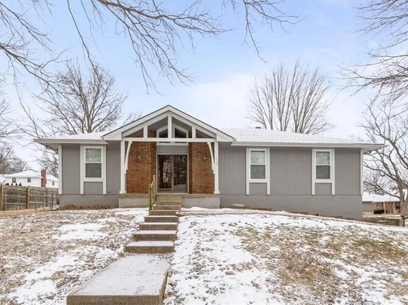 524 NW Brad Cir, Blue Springs, MO 64014