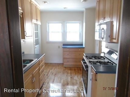 4th image of 923 Pine Ave NW
