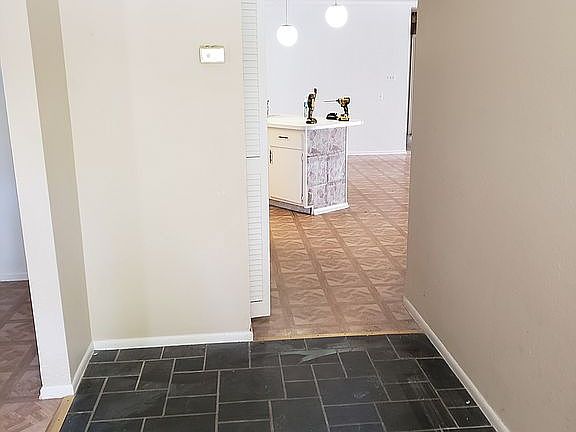 4th image of 21517 Winlock Ave