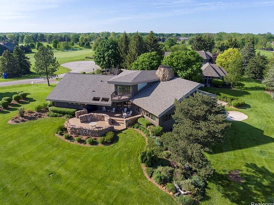2nd image of 2871 Fairway Dr