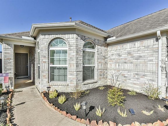 3rd image of 11514 Dahlia Dale Dr