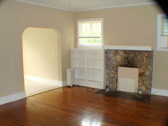 4th image of 909 Pine St APT 1