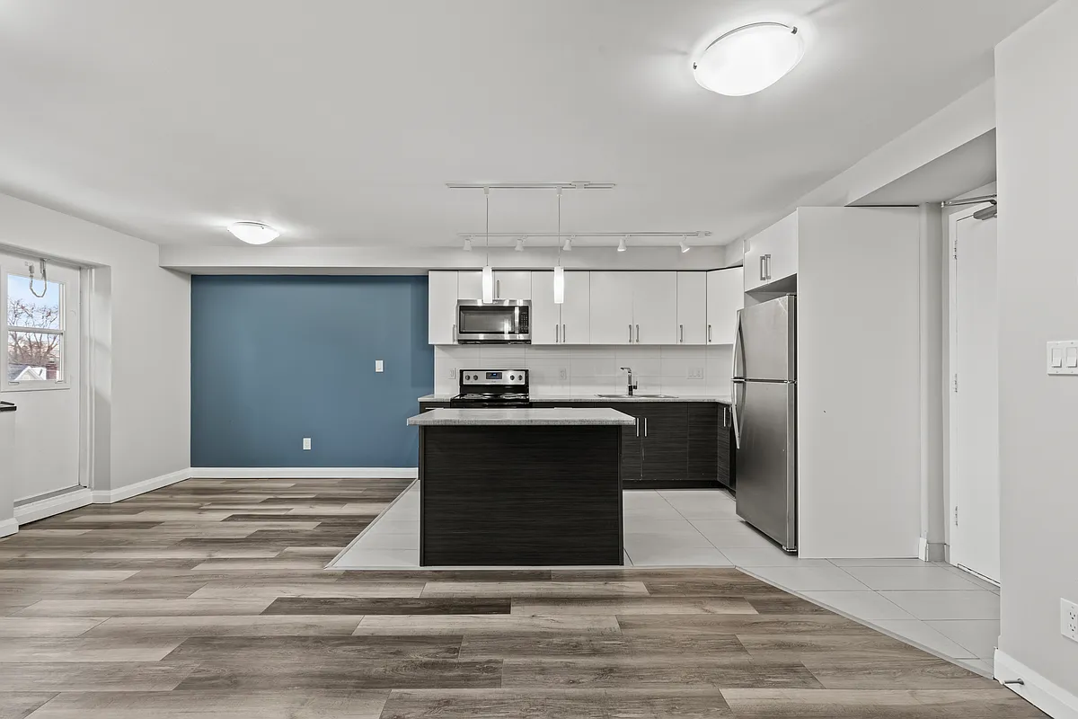 Building Photo - 483 Linwell Rd
