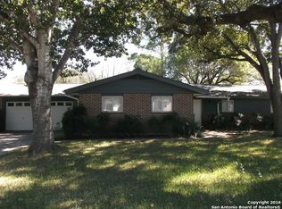 804 F St, Floresville, TX 78114