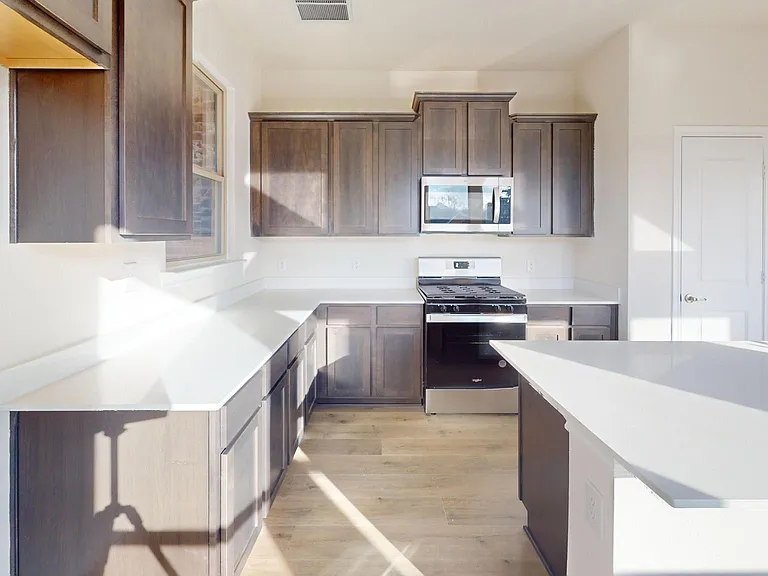 3941 Oak Creek Cir — Photo 5