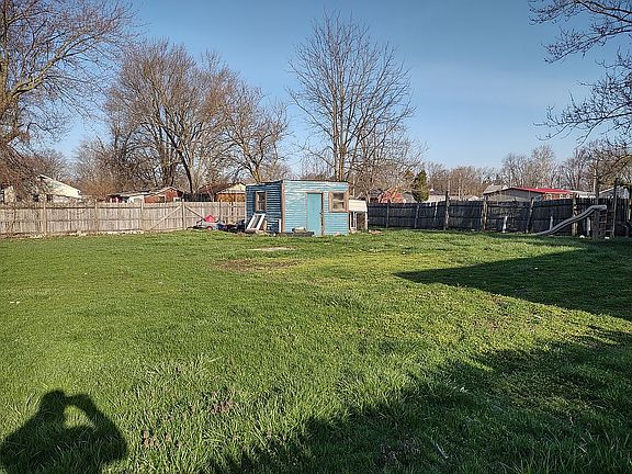 4th image of 467 N Grand Ave