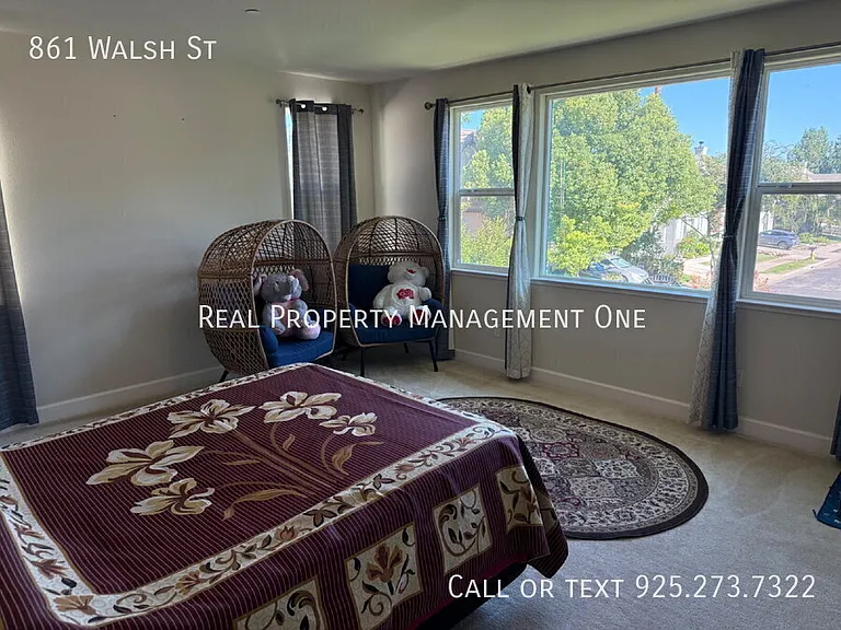 861 Walsh St — Photo 15