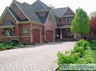 242 N Geneva Ave, Elmhurst, IL 60126