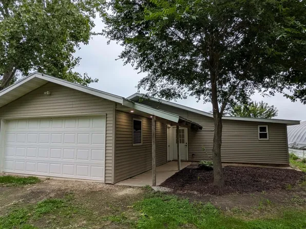 24700 110th St, Cresco, IA 52136
