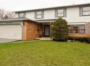 1415 N King George Ct, Palatine, IL 60067