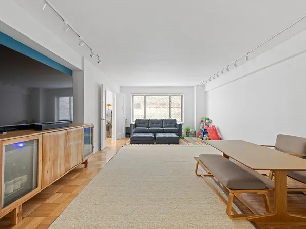 200 East 57th Street image 2 of 7