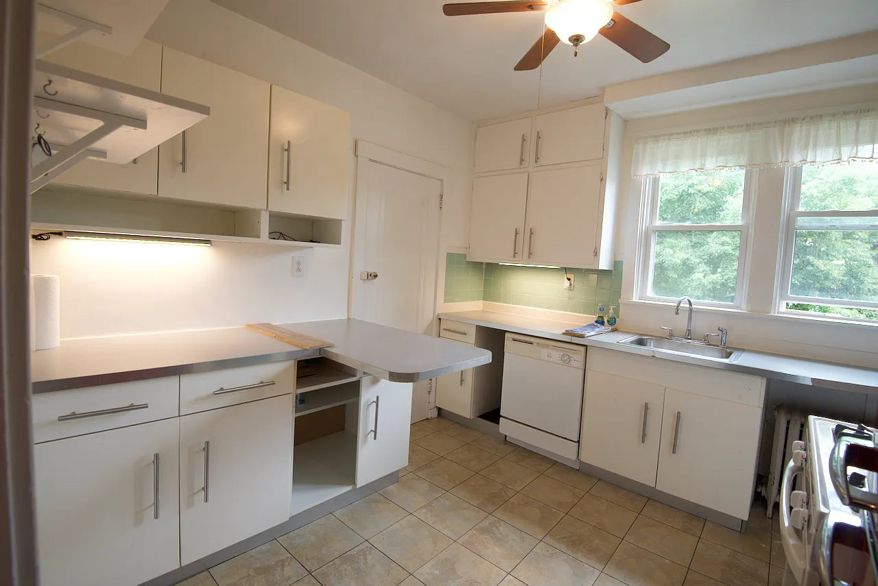 2 bed, 1300 sqft, $1,750 — Photo 1