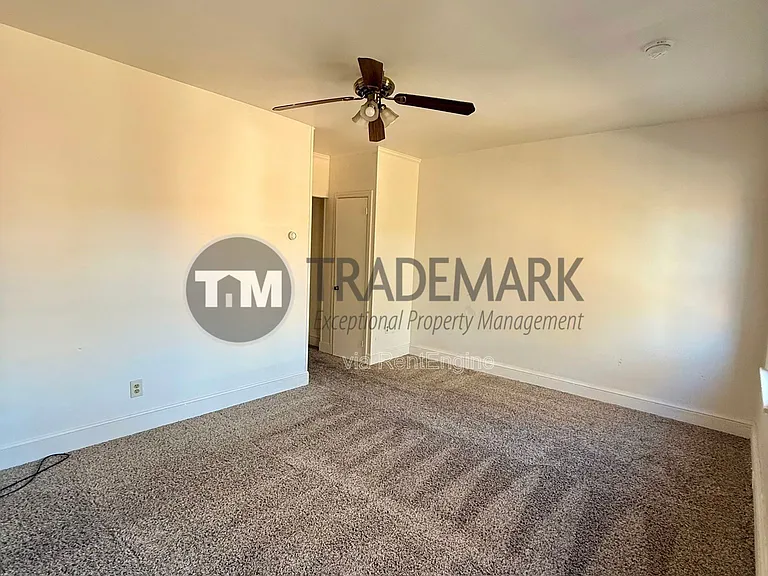 154 E Walnut St #6 — Photo 2
