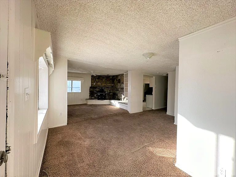 813 E Center St #A — Photo 5