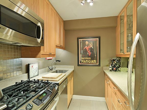 3rd image of 10 W 15th St APT 405
