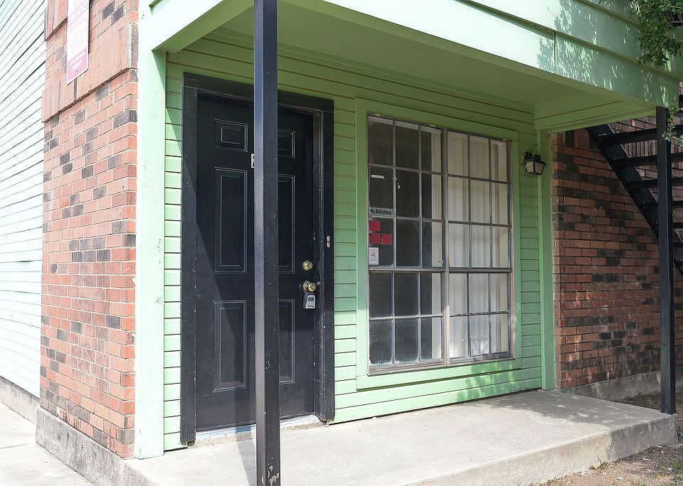 1st image of 2221 Stella St APT 2