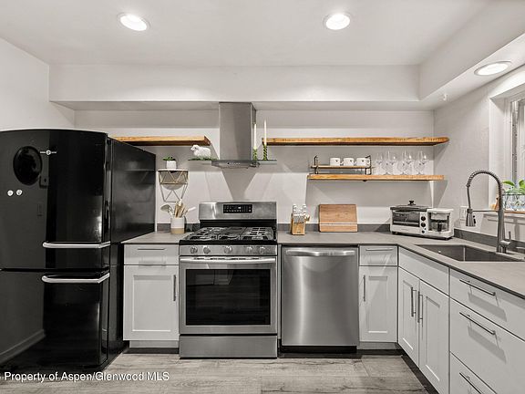 3rd image of 372 S 8th St