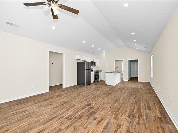 4th image of 209 Dean Ave