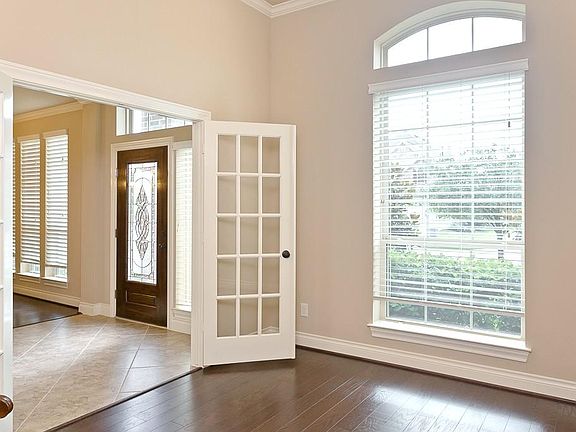 4th image of 10219 Pilibos Park Ct