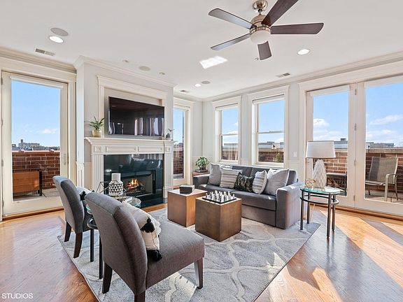 4th image of 3823 N Ashland Ave #502