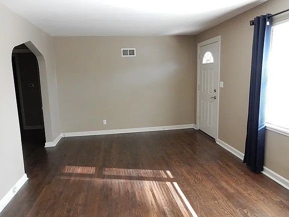 3rd image of 2518 W 75th Pl