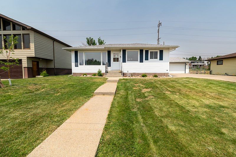 1st image of 513 Riverview Dr E