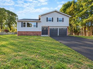 10 Starling Court, Coram, NY 11727