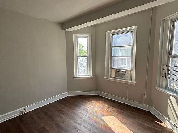 3rd image of 205 E 30th St #303