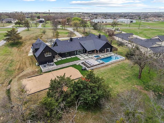 2nd image of 411 Kerfoot Dr