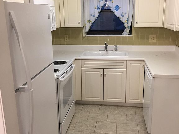4th image of 521 Barton Dr