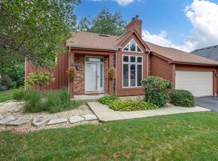 950 Dunham Dr, West Chicago, IL 60185