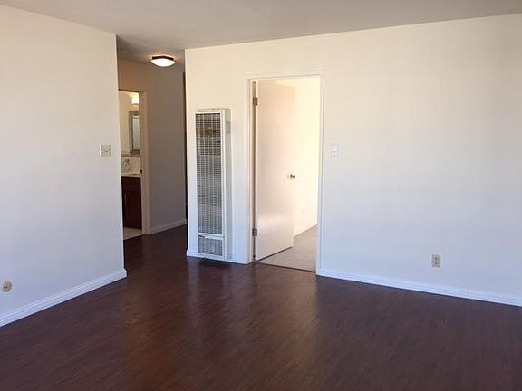 Living room (looking towards kitchen)