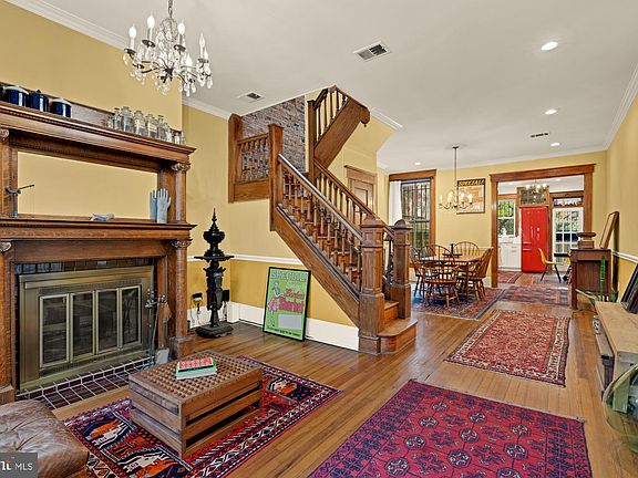 2nd image of 543 11th St SE