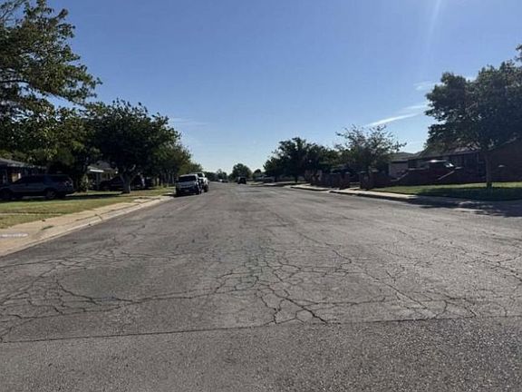 Exterior Neighborhood (street photo)