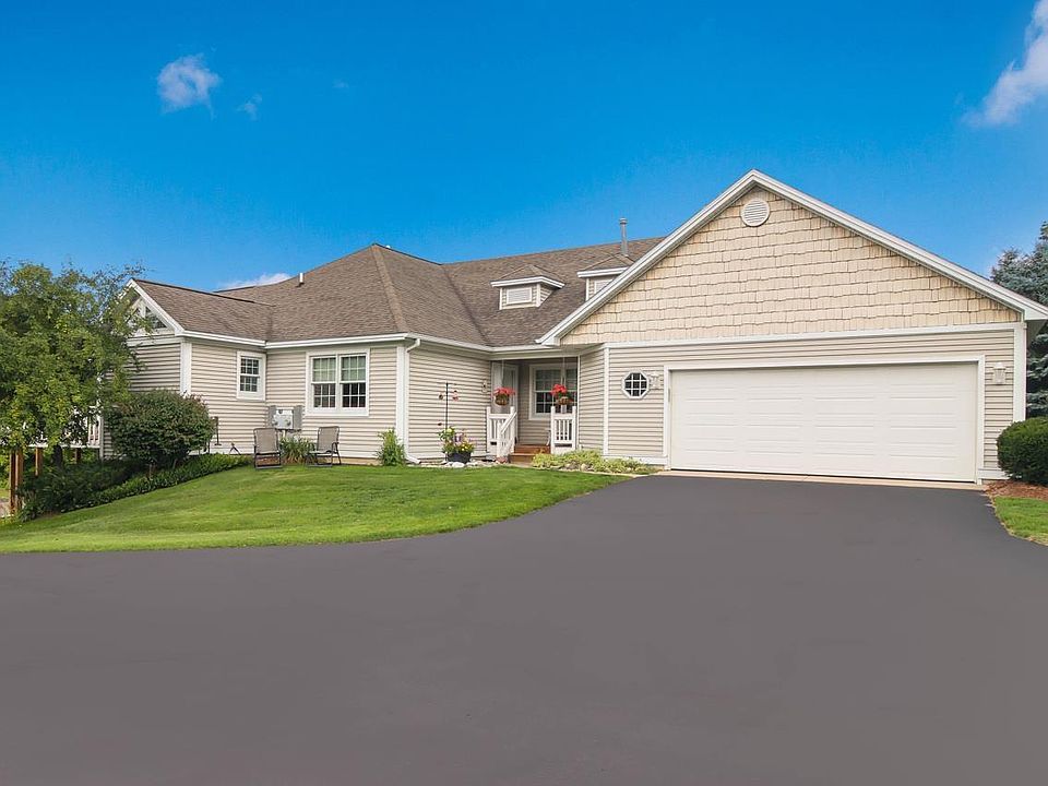 1st image of 2870 E Crown Dr #9