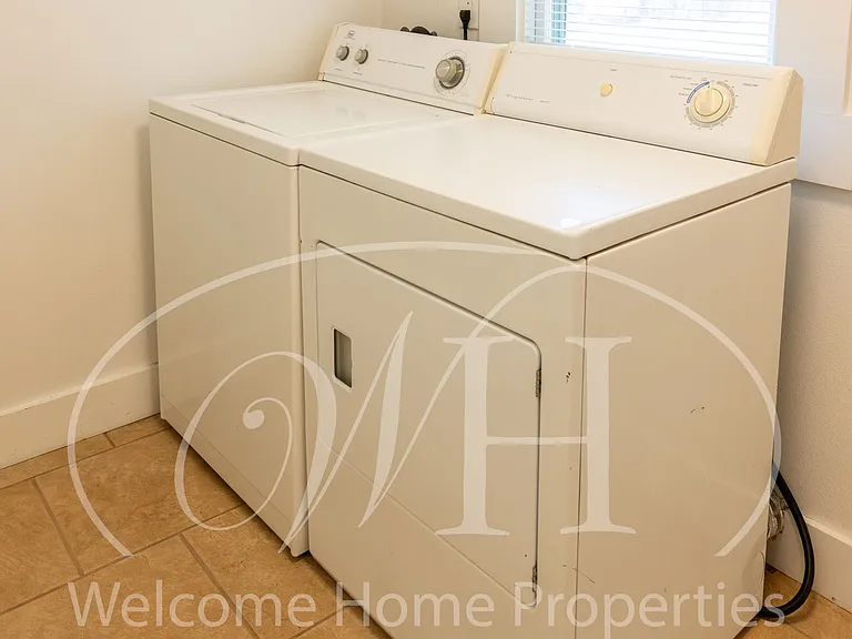 427 E Cherry St — Photo 25